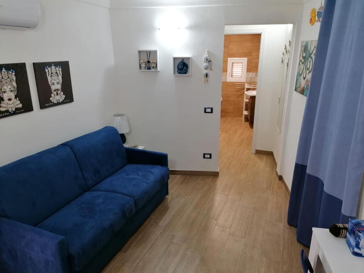 Domus Caricatore Apartment *