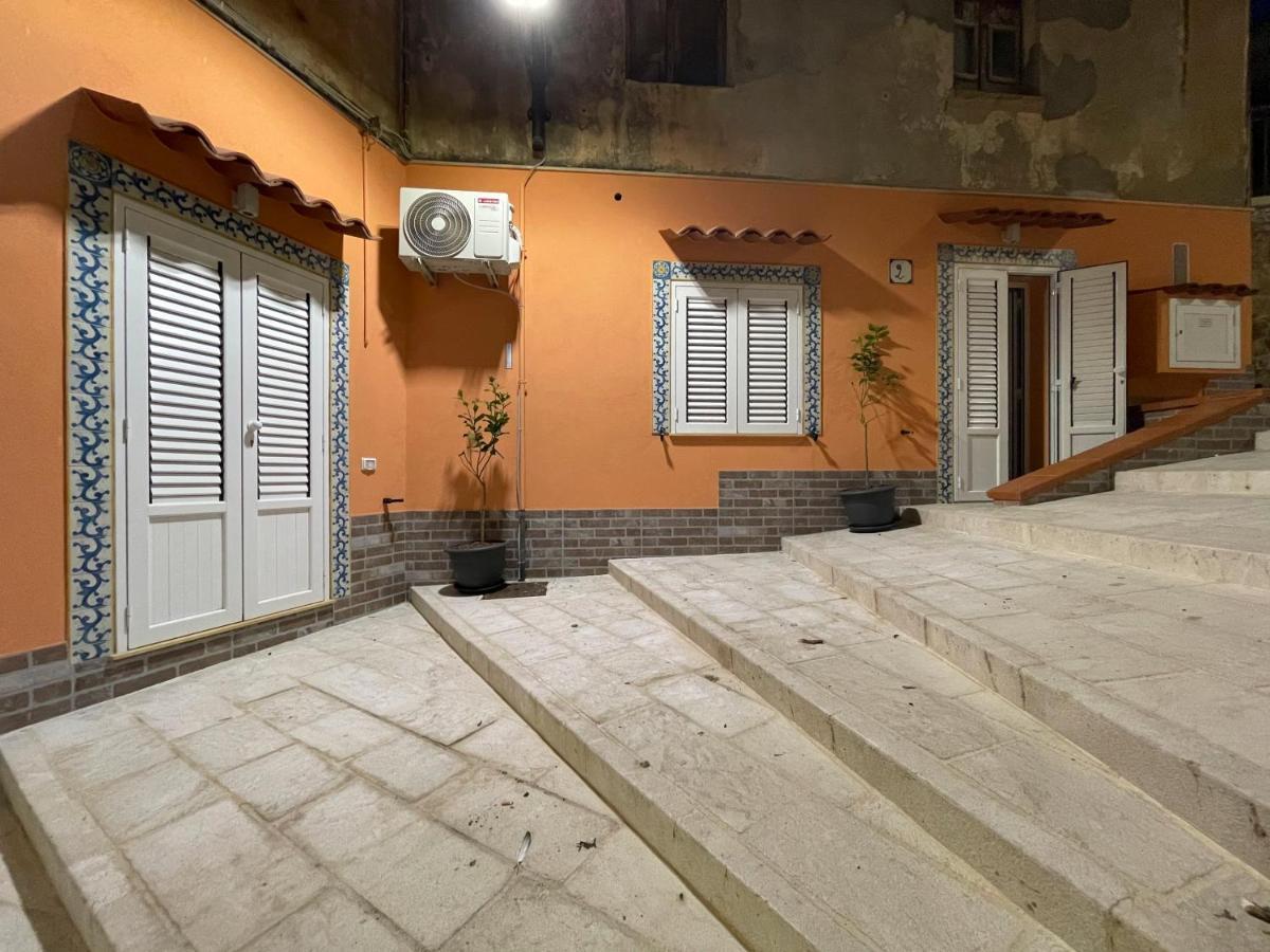 Domus Caricatore Apartment *